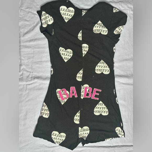 White Heart Pattern Black PJ Romper - Picture 3 of 8